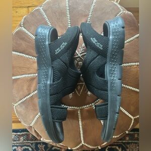 NWOT Skechers Black Knit Slip-In Sandals
